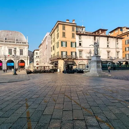 Host4u - Loggia Square In Center Piazza Della Loggia & Piazza Vittoria Lägenhet *