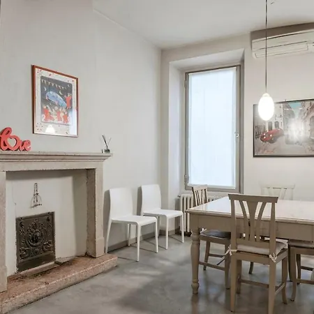 Apartment Host4u - Loggia Square In Center Piazza Della Loggia & Piazza Vittoria Brescia