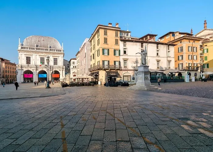 Host4u - Loggia Square In Center Piazza Della Loggia & Piazza Vittoria Apartman *